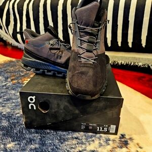 On running cloud Hi Eclipse waterproof boots size 11.5